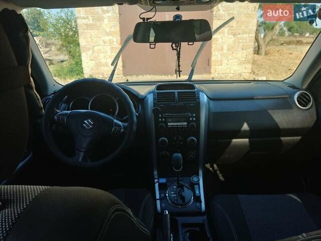 Бежевий Сузукі Гранд Вітара, об'ємом двигуна 2 л та пробігом 274 тис. км за 7900 $, фото 5 на Automoto.ua