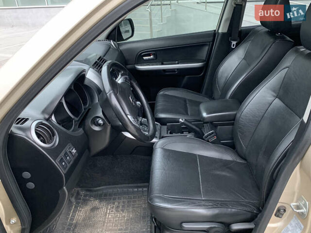 Сузуки Гранд Витара 2008 в Киеве на Automoto.ua Бежевый Сузуки Гранд Витара, объемом двигателя 3.2 л и пробегом 180 тыс. км за 6400 $, фото 4 на Automoto.ua