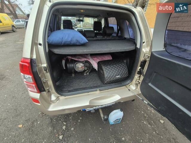 Бежевый Сузуки Гранд Витара, объемом двигателя 2.39 л и пробегом 237 тыс. км за 8000 $, фото 11 на Automoto.ua