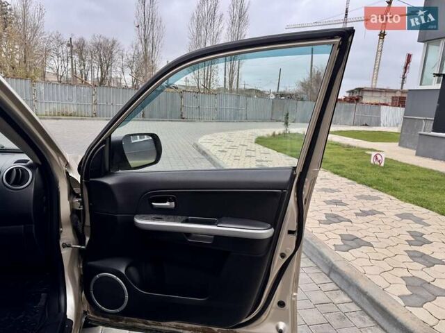 Бежевый Сузуки Гранд Витара, объемом двигателя 2.39 л и пробегом 230 тыс. км за 8999 $, фото 41 на Automoto.ua