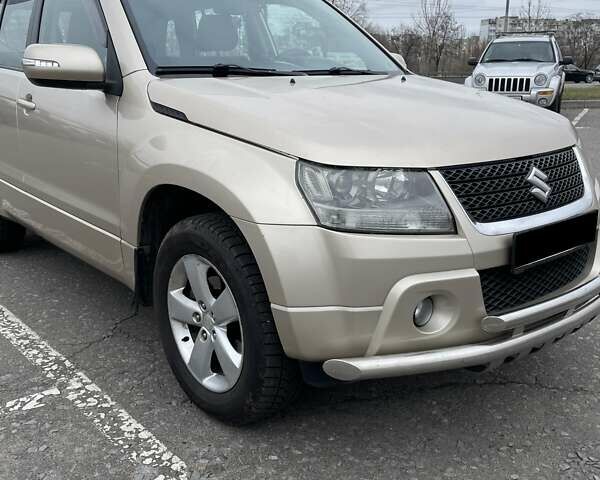 Бежевый Сузуки Гранд Витара, объемом двигателя 2.39 л и пробегом 312 тыс. км за 8400 $, фото 2 на Automoto.ua