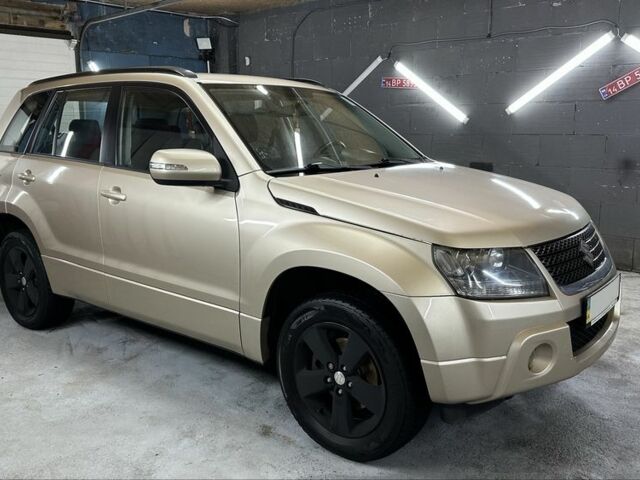 Бежевый Сузуки Гранд Витара, объемом двигателя 2.4 л и пробегом 208 тыс. км за 8899 $, фото 1 на Automoto.ua