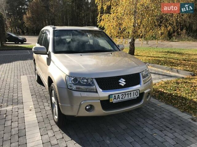 Бежевый Сузуки Гранд Витара, объемом двигателя 2.39 л и пробегом 170 тыс. км за 7800 $, фото 2 на Automoto.ua