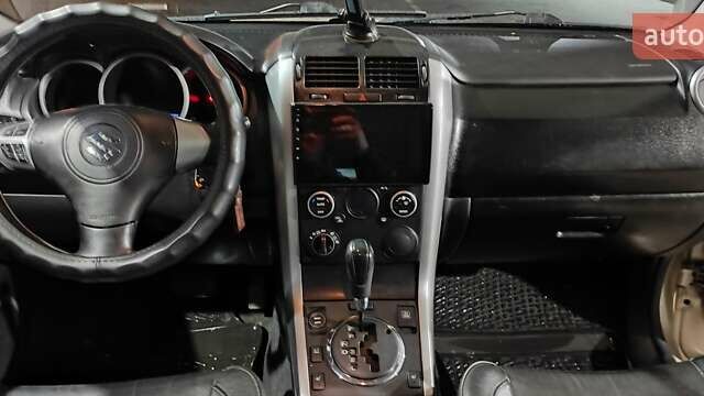 Бежевый Сузуки Гранд Витара, объемом двигателя 2 л и пробегом 238 тыс. км за 6500 $, фото 5 на Automoto.ua