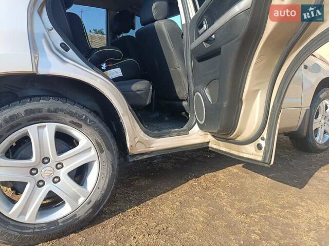 Бежевий Сузукі Гранд Вітара, об'ємом двигуна 2 л та пробігом 274 тис. км за 7900 $, фото 8 на Automoto.ua
