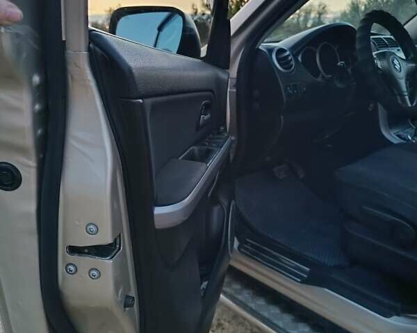 Бежевый Сузуки Гранд Витара, объемом двигателя 2 л и пробегом 216 тыс. км за 7800 $, фото 8 на Automoto.ua