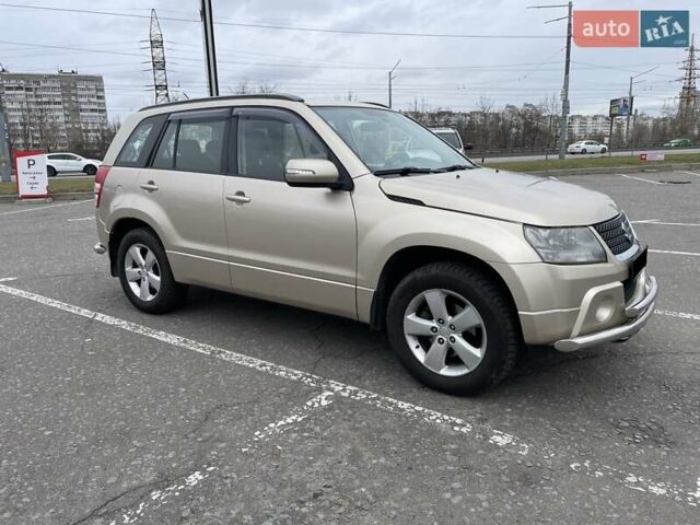 Бежевый Сузуки Гранд Витара, объемом двигателя 2.39 л и пробегом 312 тыс. км за 8400 $, фото 1 на Automoto.ua