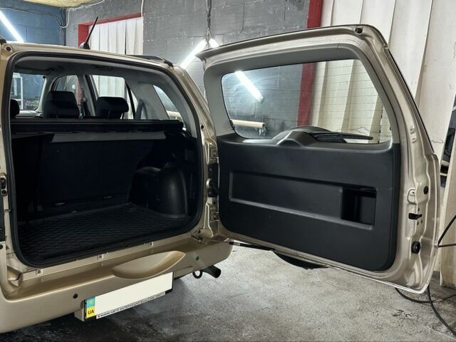 Бежевый Сузуки Гранд Витара, объемом двигателя 2.4 л и пробегом 208 тыс. км за 8899 $, фото 4 на Automoto.ua