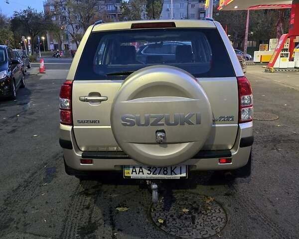 Сузуки Гранд Витара 2010 в Киеве на Automoto.ua Бежевый Сузуки Гранд Витара, объемом двигателя 2.39 л и пробегом 205 тыс. км за 8800 $, фото 5 на Automoto.ua