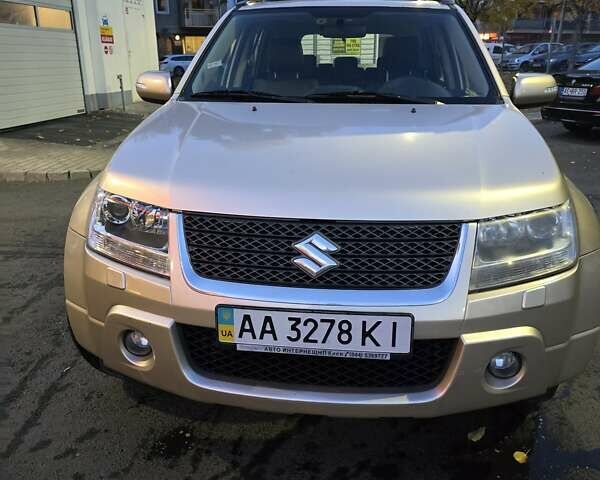 Сузуки Гранд Витара 2010 в Киеве на Automoto.ua Бежевый Сузуки Гранд Витара, объемом двигателя 2.39 л и пробегом 205 тыс. км за 8800 $, фото 2 на Automoto.ua