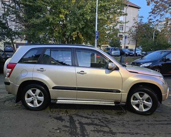 Сузуки Гранд Витара 2010 в Киеве на Automoto.ua Бежевый Сузуки Гранд Витара, объемом двигателя 2.39 л и пробегом 205 тыс. км за 8800 $, фото 4 на Automoto.ua