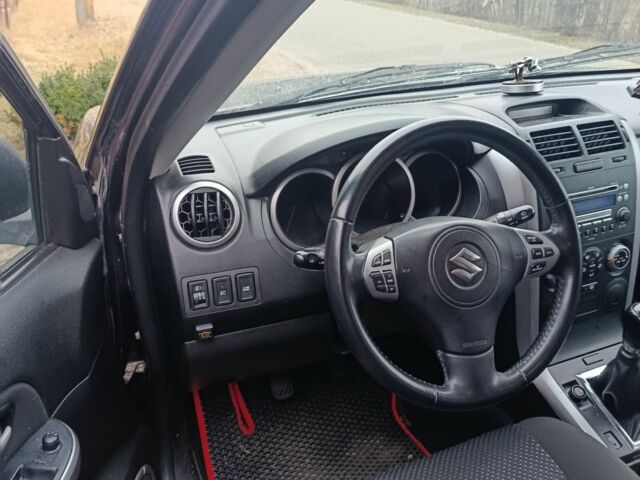 Черный Сузуки Гранд Витара, объемом двигателя 2 л и пробегом 223 тыс. км за 6800 $, фото 3 на Automoto.ua