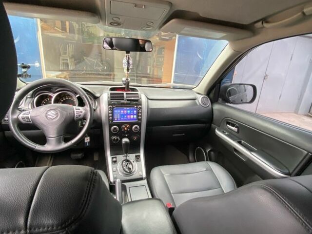 Черный Сузуки Гранд Витара, объемом двигателя 2 л и пробегом 260 тыс. км за 7900 $, фото 6 на Automoto.ua