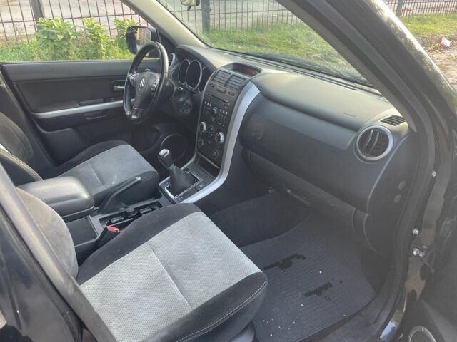 Черный Сузуки Гранд Витара, объемом двигателя 2 л и пробегом 280 тыс. км за 4300 $, фото 6 на Automoto.ua