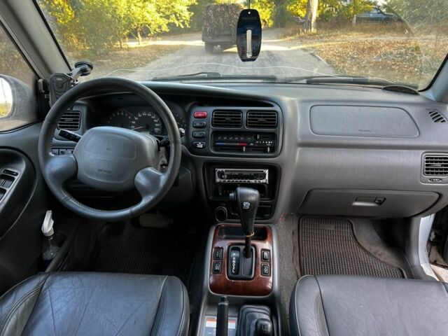 Черный Сузуки Гранд Витара, объемом двигателя 3 л и пробегом 274 тыс. км за 2200 $, фото 4 на Automoto.ua