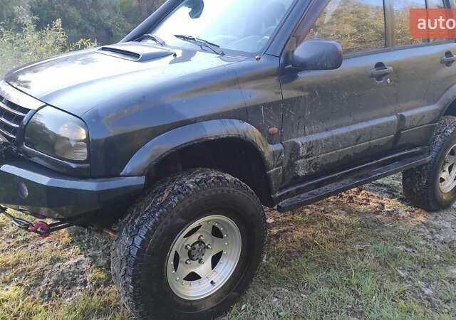 Черный Сузуки Гранд Витара, объемом двигателя 2 л и пробегом 270 тыс. км за 7500 $, фото 1 на Automoto.ua