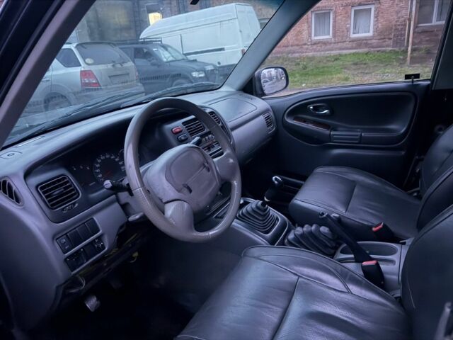 Черный Сузуки Гранд Витара, объемом двигателя 2 л и пробегом 283 тыс. км за 2500 $, фото 6 на Automoto.ua