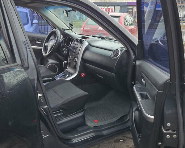 Чорний Сузукі Гранд Вітара, об'ємом двигуна 2 л та пробігом 240 тис. км за 5999 $, фото 3 на Automoto.ua