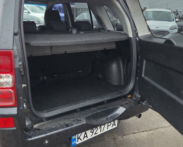 Чорний Сузукі Гранд Вітара, об'ємом двигуна 2 л та пробігом 240 тис. км за 5999 $, фото 10 на Automoto.ua