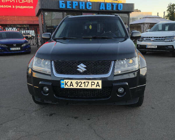 Чорний Сузукі Гранд Вітара, об'ємом двигуна 2 л та пробігом 240 тис. км за 5500 $, фото 1 на Automoto.ua