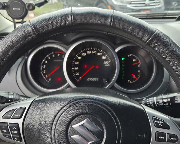 Чорний Сузукі Гранд Вітара, об'ємом двигуна 2 л та пробігом 240 тис. км за 5999 $, фото 6 на Automoto.ua