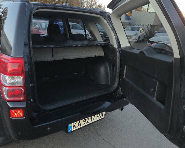 Чорний Сузукі Гранд Вітара, об'ємом двигуна 2 л та пробігом 240 тис. км за 5500 $, фото 5 на Automoto.ua