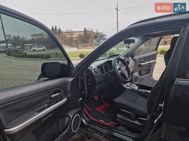 Черный Сузуки Гранд Витара, объемом двигателя 2 л и пробегом 102 тыс. км за 7500 $, фото 2 на Automoto.ua