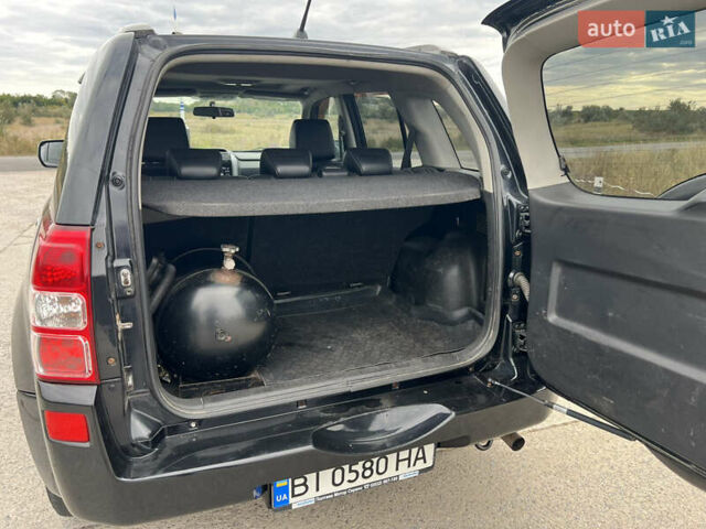 Чорний Сузукі Гранд Вітара, об'ємом двигуна 2 л та пробігом 261 тис. км за 7300 $, фото 14 на Automoto.ua