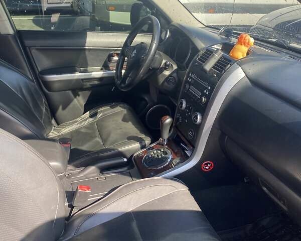 Чорний Сузукі Гранд Вітара, об'ємом двигуна 2 л та пробігом 320 тис. км за 6900 $, фото 6 на Automoto.ua