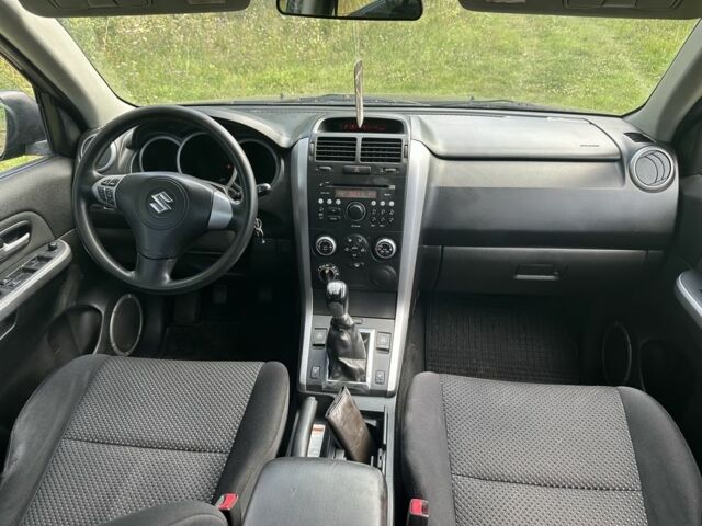 Чорний Сузукі Гранд Вітара, об'ємом двигуна 1.9 л та пробігом 325 тис. км за 4500 $, фото 5 на Automoto.ua