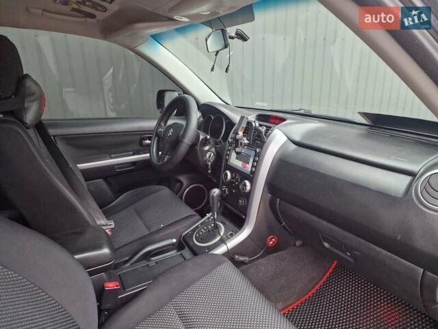 Черный Сузуки Гранд Витара, объемом двигателя 2 л и пробегом 102 тыс. км за 7500 $, фото 4 на Automoto.ua