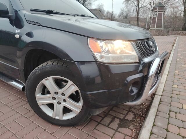 Черный Сузуки Гранд Витара, объемом двигателя 2.7 л и пробегом 200 тыс. км за 5500 $, фото 2 на Automoto.ua