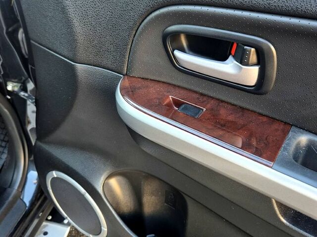 Чорний Сузукі Гранд Вітара, об'ємом двигуна 2 л та пробігом 109 тис. км за 9600 $, фото 9 на Automoto.ua