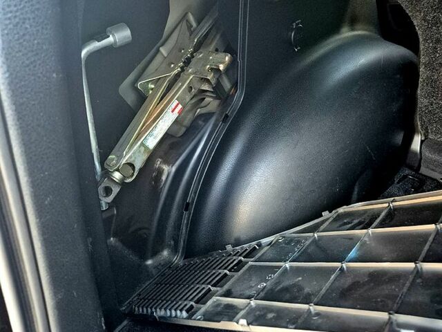 Чорний Сузукі Гранд Вітара, об'ємом двигуна 2 л та пробігом 109 тис. км за 9600 $, фото 11 на Automoto.ua