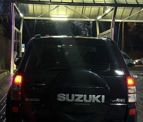 Чорний Сузукі Гранд Вітара, об'ємом двигуна 2 л та пробігом 300 тис. км за 6599 $, фото 6 на Automoto.ua