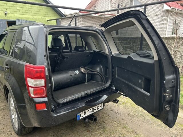 Черный Сузуки Гранд Витара, объемом двигателя 2 л и пробегом 261 тыс. км за 5600 $, фото 4 на Automoto.ua