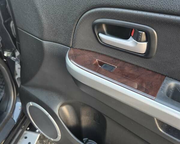 Чорний Сузукі Гранд Вітара, об'ємом двигуна 2 л та пробігом 109 тис. км за 9600 $, фото 19 на Automoto.ua