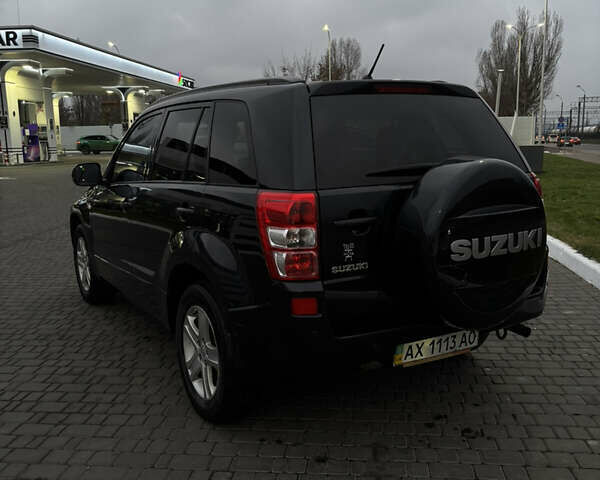 Чорний Сузукі Гранд Вітара, об'ємом двигуна 2 л та пробігом 87 тис. км за 8000 $, фото 3 на Automoto.ua