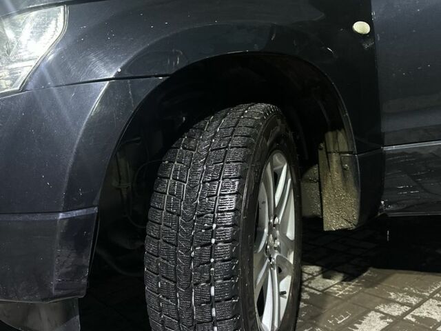 Чорний Сузукі Гранд Вітара, об'ємом двигуна 2 л та пробігом 300 тис. км за 6599 $, фото 2 на Automoto.ua