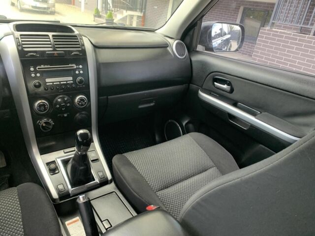 Чорний Сузукі Гранд Вітара, об'ємом двигуна 2 л та пробігом 299 тис. км за 4999 $, фото 5 на Automoto.ua