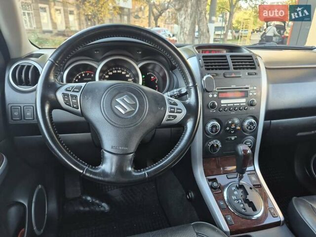 Чорний Сузукі Гранд Вітара, об'ємом двигуна 2 л та пробігом 109 тис. км за 9600 $, фото 13 на Automoto.ua