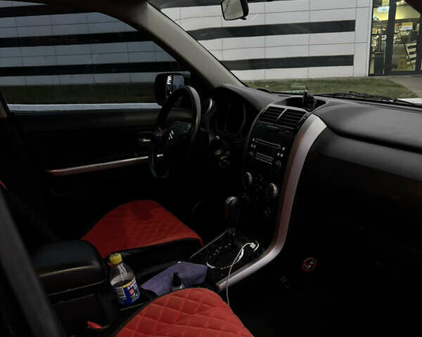 Чорний Сузукі Гранд Вітара, об'ємом двигуна 2 л та пробігом 87 тис. км за 8000 $, фото 5 на Automoto.ua