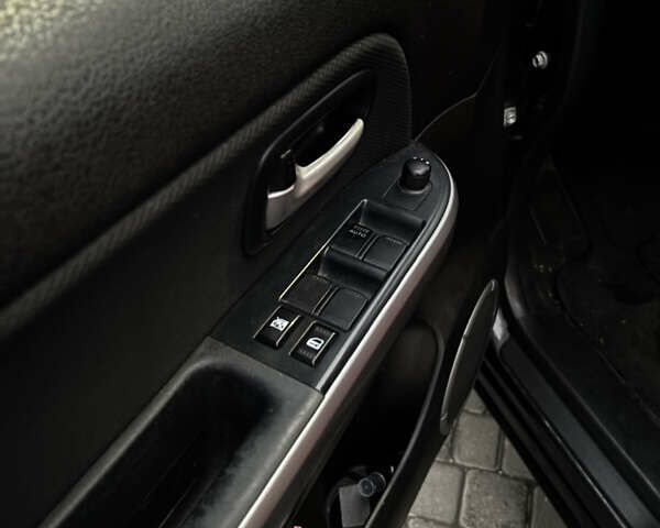 Чорний Сузукі Гранд Вітара, об'ємом двигуна 2 л та пробігом 87 тис. км за 8000 $, фото 7 на Automoto.ua