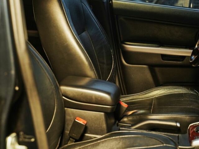 Черный Сузуки Гранд Витара, объемом двигателя 2 л и пробегом 218 тыс. км за 5499 $, фото 6 на Automoto.ua