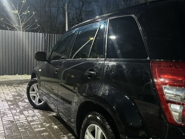 Чорний Сузукі Гранд Вітара, об'ємом двигуна 2 л та пробігом 300 тис. км за 6599 $, фото 1 на Automoto.ua