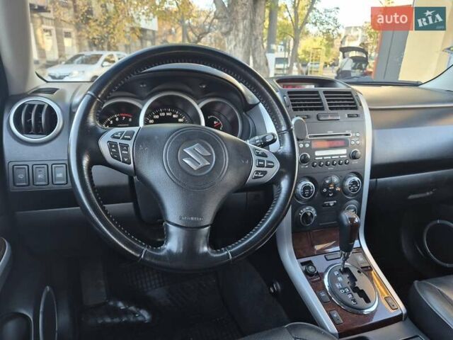 Чорний Сузукі Гранд Вітара, об'ємом двигуна 2 л та пробігом 109 тис. км за 9600 $, фото 12 на Automoto.ua