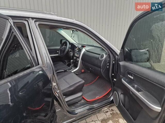 Черный Сузуки Гранд Витара, объемом двигателя 2 л и пробегом 102 тыс. км за 7500 $, фото 1 на Automoto.ua