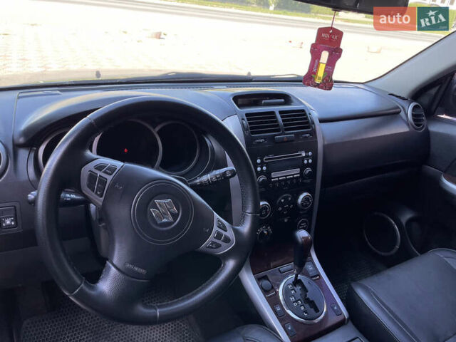 Чорний Сузукі Гранд Вітара, об'ємом двигуна 2 л та пробігом 285 тис. км за 6600 $, фото 7 на Automoto.ua