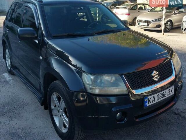 Чорний Сузукі Гранд Вітара, об'ємом двигуна 2 л та пробігом 243 тис. км за 6500 $, фото 2 на Automoto.ua