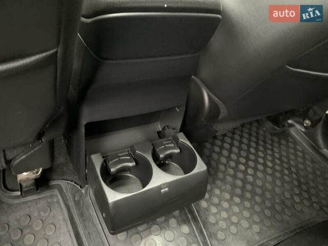 Чорний Сузукі Гранд Вітара, об'ємом двигуна 2 л та пробігом 274 тис. км за 7200 $, фото 35 на Automoto.ua